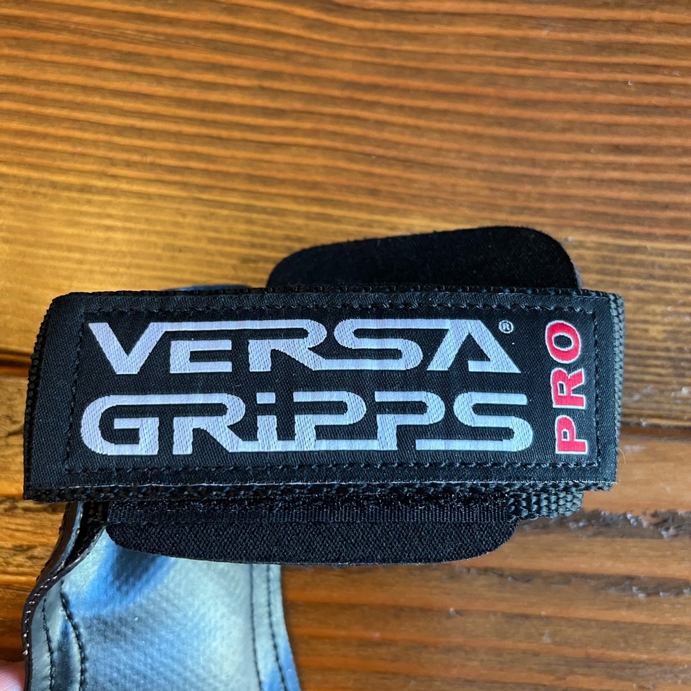 Versa Grips for listing weights. Size Large. Used only once. Great condition.